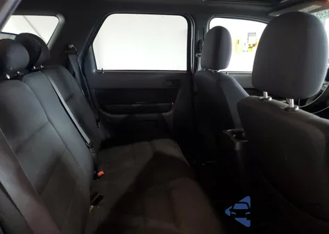 2009 Ford Escape Xlt z USA, uszkodzony, nr VIN 1FMCU037X9KA32879